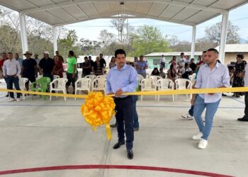 Presidente Crescencio Reyes inaugura espacio deportivo en comunidad de San Diego