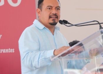 Continúa Iván Hernández Díaz entregando apoyo “Crédito a la Palabra” a hoteleros, restauranteros y micronegocios víctimas de Otis en Acapulco y Coyuca de Benítez