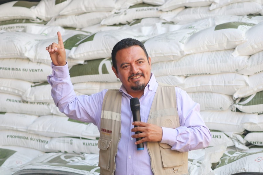 ivan-hernandez-fertilizante-gratutio-gob_.jpg