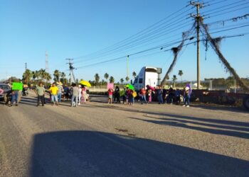 Asignan a director en Secundaria de Petacalco, luego de  bloqueo de carretera federal en La Unión