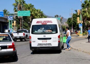 Se restablece al 40 por ciento servicio de taxis y 20 por ciento de las urvans operan con normalidad en Chilpancingo