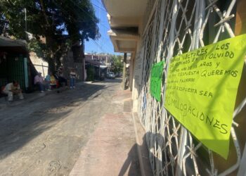 Vectores Zihuatanejo en paro, trabajadores eventuale exigen contrato