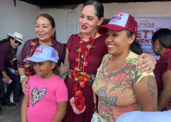 Leticia Armenta arranca campaña por Morena al distrito 11 en Petatlán