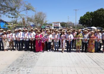 Asiste el Senador Manuel Añorve a la inauguración de la Feria del Gallo en Cutzamala