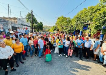 Arranca campaña Rebeca Núñez Martín del Campo en el mercado de La Unión