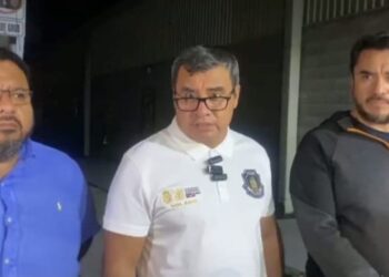 Confirman autoridades agresión contra elementos de seguridad y reporte de robo de camioneta donde viajaba normalista