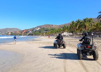 SSP Guerrero realiza recorridos de seguridad y acciones de proximidad social en zonas de playa