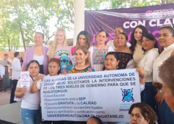 Entregan a Claudia Sheinbaum, petición para respaldar la instalación de la Universidad Autónoma de Zihuatanejo