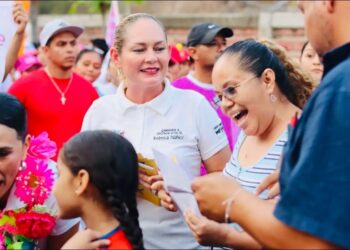 Recibe apoyo Rebeca Núñez en colonias Infonavit La Noria y Brisa Mar en Zihuatanejo