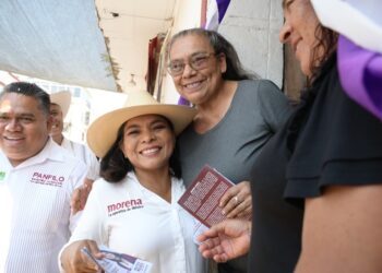 Beatriz Mojica se compromete en Olinalá a gestionar un corredor cultural y la ampliación de la carretera a Cuernavaca