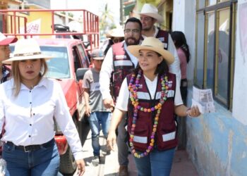 En Pilcaya Beatriz Mojica se compromete a gestionar ante la federación el problema de abasto de agua