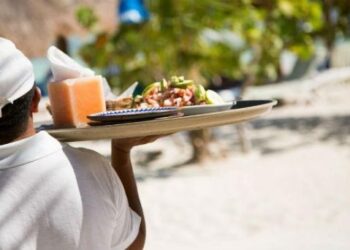 Restaurantes mantienen problemática por falta de personal