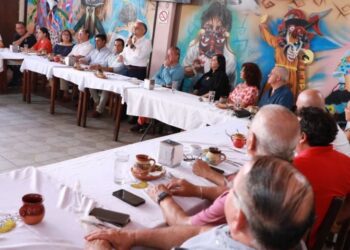 Necesitamos relanzar económicamente a Acapulco, plantea Añorve ante empresarios