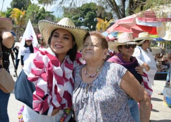En Mochitlán, destaca Beatriz Mojica el potencial del mezcal para impulsar la economía de Guerrero