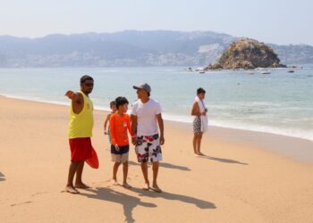 Alertan autoridades sobre la presencia del fenómeno de Mar de Fondo en playas de Acapulco