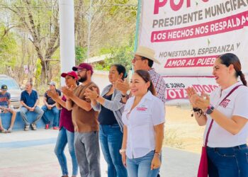 Sierra de Petatlán es recorrida por Maricarmen Cabrera