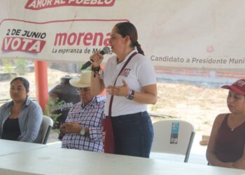 Lety Armenta se compromete con la sierra de Petatlán