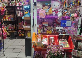 Población busca artículos pequeños para celebrar Día de la Madre en Zihuatanejo, dicen comerciantes