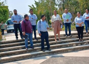 Trabajadores paran labores por 3 horas en la UTCG