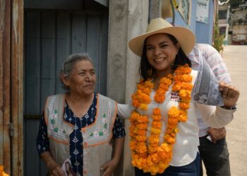 En Zapotitlán Tablas, Beatriz Mojica se compromete a defender el medio ambiente y el bienestar de la comunidad