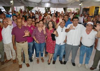 Recibe Beatriz Mojica el respaldo del sector magisterial en Iguala