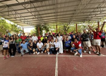 Deportistas de Zihuatanejo respaldan las propuestas de Liz Tapia