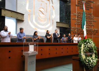 REALIZA EL CONGRESO ÚLTIMO PASE DE LISTA Y GUARDIA DE HONOR AL DIPUTADO CLAUDIO COMONFORT VENTURA