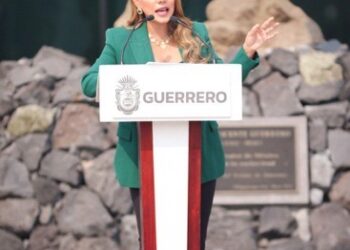 Guerrero avanza en la gran revolución educativa, afirma Evelyn Salgado al reconocer la labor de las y los maestros