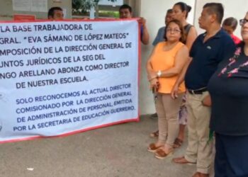 Rechazan reinstalación de Domingo Arellano a dirección de la secundaria  Eva Sámano