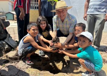 Realiza la SEG, padres de familia y docentes jornadas de limpieza en escuelas de Acapulco