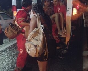 Atiende Protección Civil Guerrero accidente vehicular en avenida Escénica