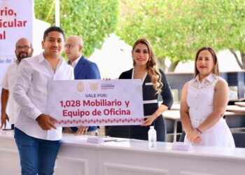 Entrega Evelyn Salgado equipamiento para la modernización del Sistema Estatal de Recaudación en Guerrero