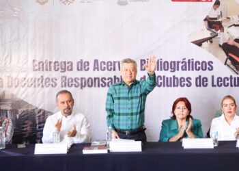 La SEG entregó mil 560 libros a clubes de lectura del Colegio de Bachilleres