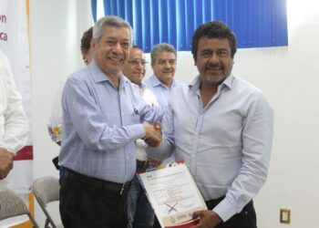 Entrega el titular de la SEG  27 plazas de Promoción Vertical