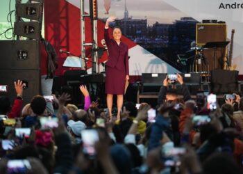 ”EL TRIUNFO DEL PUEBLO DE MÉXICO, EL DÍA DE LA REVOLUCIÓN DE LAS CONCIENCIAS TENEMOS QUE CELEBRARLO LUCHANDO”: CLAUDIA SHEINBAUM CONVOCA A SALIR A LAS PLAZAS PARA DAR CONTINUIDAD A LA 4T