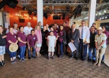Visita la SEMAI a clubes de migrantes guerrerenses en California EE.UU.