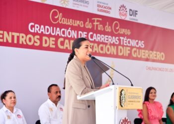 Encabeza Liz Salgado Ceremonia de Graduación de los Centros de Capacitación del DIF Guerrero