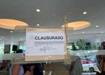 Clausura Ecología hotel Emporio por verter aguas residuales a la vía pública