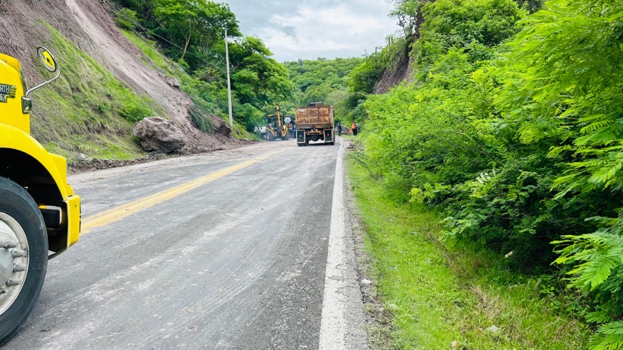 derrumbe-chilpo-iguala-aviso-gro.jpg derrumbe-chilpo-iguala-aviso-gro.jpg