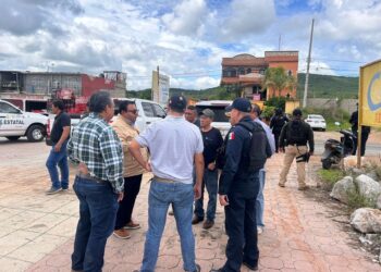 Resultado del diálogo de funcionarios estatales con inconformes levantan el bloqueo en carretera federal en Teloloapan