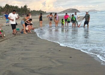 Llegan miles de visitantes a las playas de La Unión