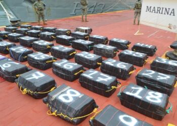 Marina asegura 45 costalillas balizadas con aproximadamente 1,500 kilogramos de presunta cocaína en costas de Guerrero