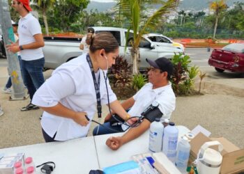 Instala la SSG módulos de atención médica en los principales puntos turísticos de Guerrero