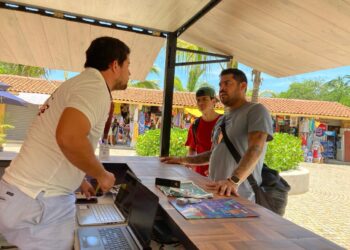 Atiende la gobernadora Evelyn Salgado a turistas a través de módulos instalados en Acapulco, Zihuatanejo y Taxco de Alarcón