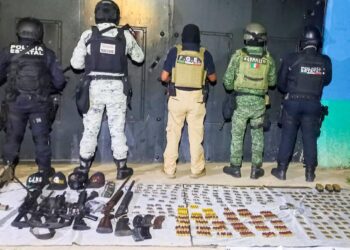FGEGuerrero, Policía Estatal, Ejército Mexicano y Guardia Nacional, aseguraron diversas armas largas, equipo táctico, más de 2,000 cartuchos útiles y recuperaron vehículos con reporte de robo en Teloloapan.*