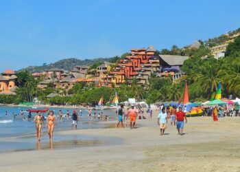 Bloqueos carreteros tambalean la llegada de turismo a Ixtapa-Zihuatanejo, opinan restauranteros
