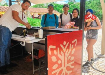 Cumple Evelyn Salgado con la atención al turista en temporada de verano 2024