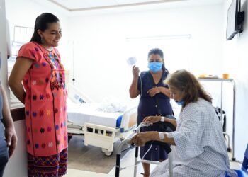 Beneficia Evelyn Salgado a pacientes de las ocho regiones del estado con cirugías de rodillas gratuitas