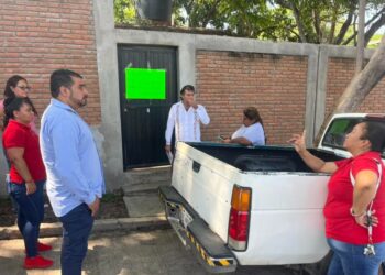 Con dos maestros reanudan clases en primaria IMA de La Unión