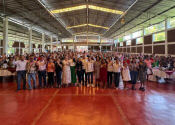 Dirigente estatal de MORENA se reúne con militancia en Petatlán